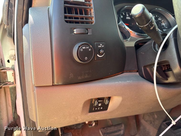 image for item YA3458 2012 Chevrolet Silverado 2500HD Crew Cab pickup truck