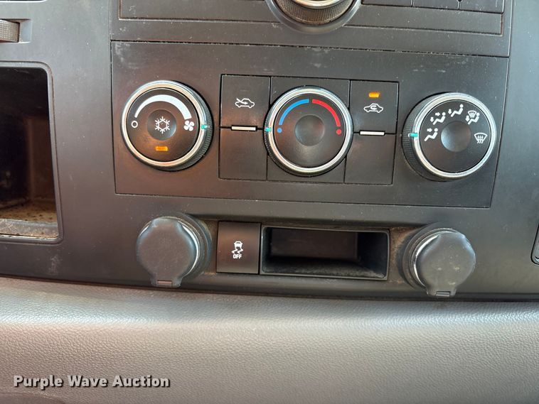 image for item YA3458 2012 Chevrolet Silverado 2500HD Crew Cab pickup truck