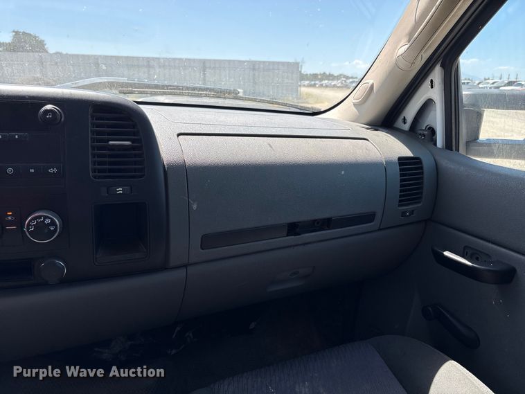 image for item YA3458 2012 Chevrolet Silverado 2500HD Crew Cab pickup truck