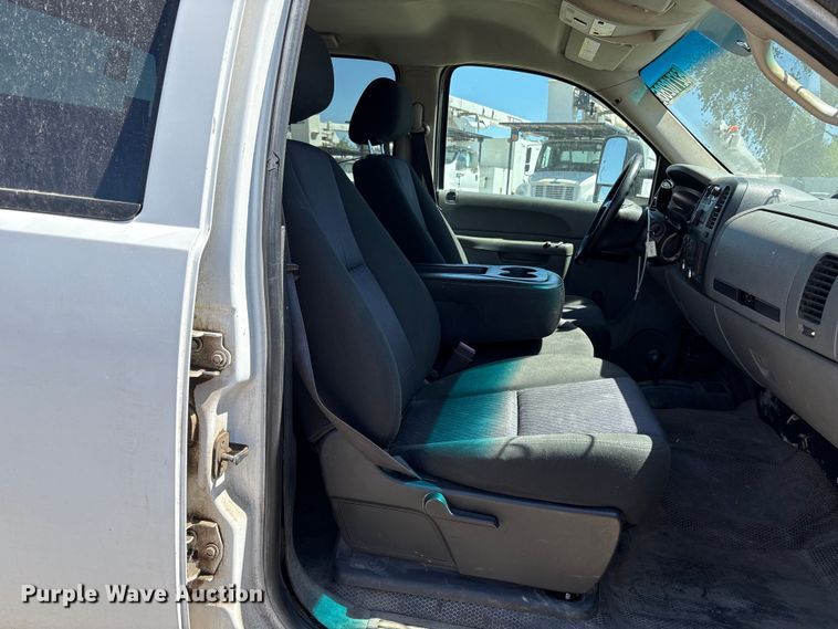 image for item YA3458 2012 Chevrolet Silverado 2500HD Crew Cab pickup truck