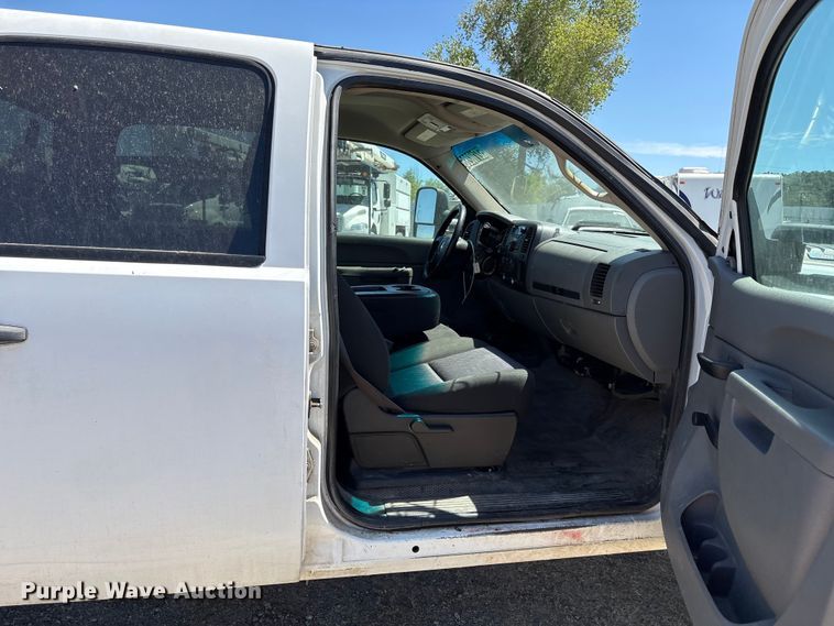 image for item YA3458 2012 Chevrolet Silverado 2500HD Crew Cab pickup truck