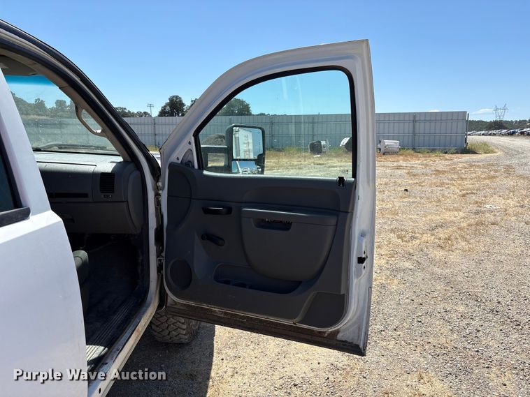 image for item YA3458 2012 Chevrolet Silverado 2500HD Crew Cab pickup truck