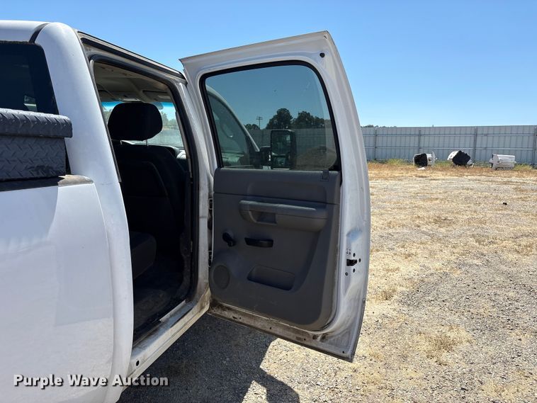 image for item YA3458 2012 Chevrolet Silverado 2500HD Crew Cab pickup truck