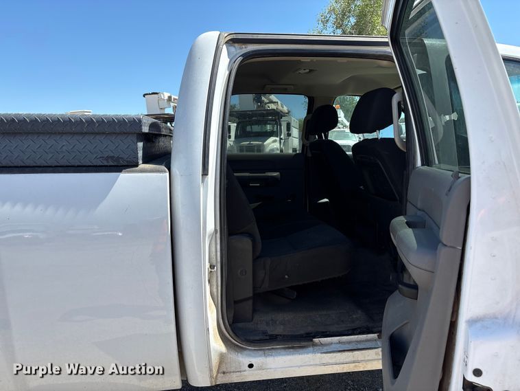 image for item YA3458 2012 Chevrolet Silverado 2500HD Crew Cab pickup truck