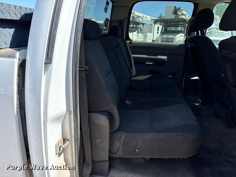 image for item YA3458 2012 Chevrolet Silverado 2500HD Crew Cab pickup truck
