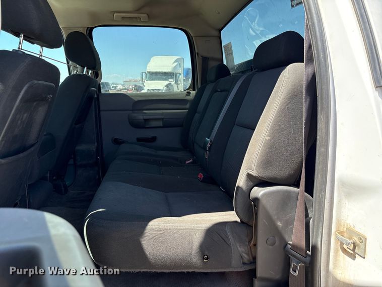 image for item YA3458 2012 Chevrolet Silverado 2500HD Crew Cab pickup truck