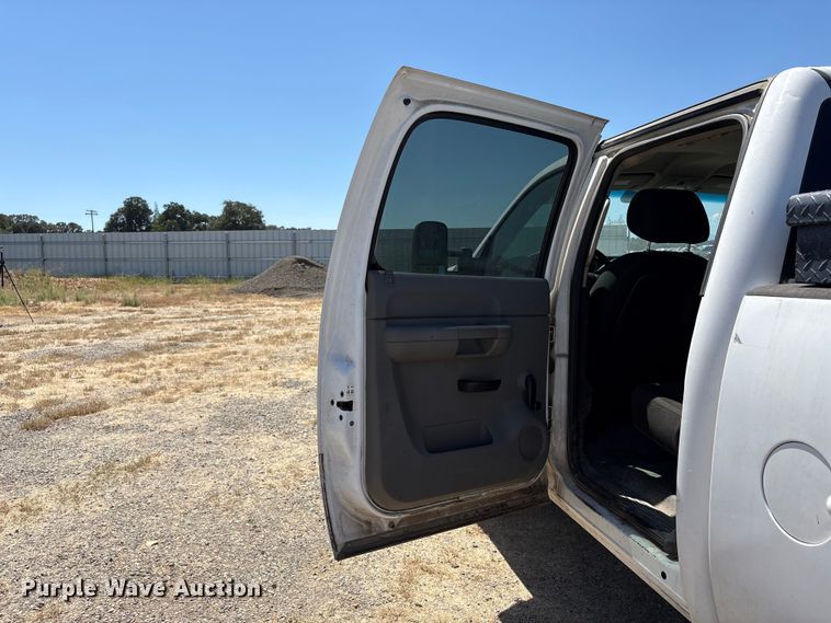 image for item YA3458 2012 Chevrolet Silverado 2500HD Crew Cab pickup truck