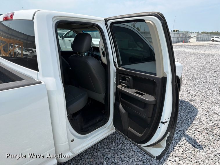 image for item YA3641 2019 RAM 1500 Classic Ext. Cab pickup truck
