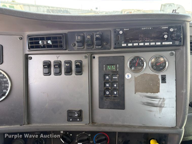 image for item YA3830 2013 Kenworth T370 utility / service truck