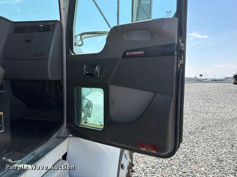 image for item YA3830 2013 Kenworth T370 utility / service truck
