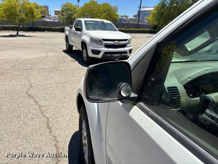 image for item YA3895 2017 Nissan Frontier Ext. Cab pickup truck