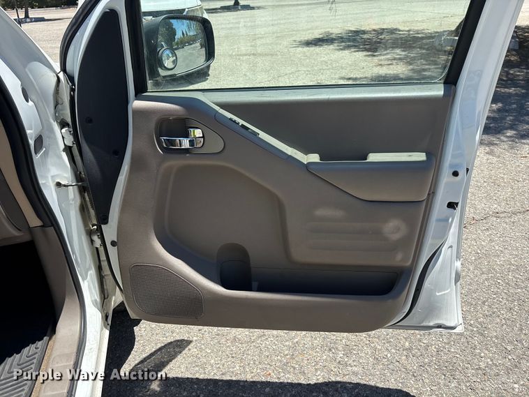image for item YA3895 2017 Nissan Frontier Ext. Cab pickup truck