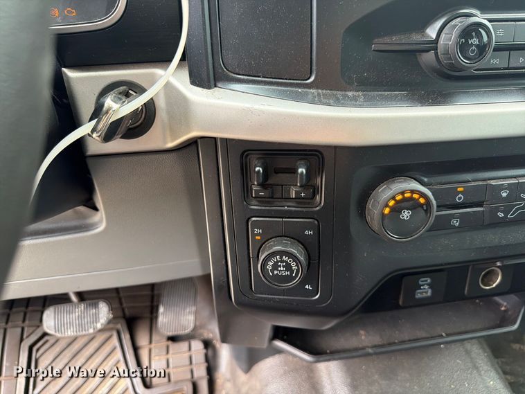image for item YA4035 2021 Ford F150 Crew Cab pickup truck