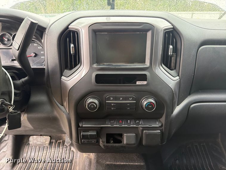 image for item YA4038 2021 Chevrolet Silverado 1500 Crew Cab pickup truck