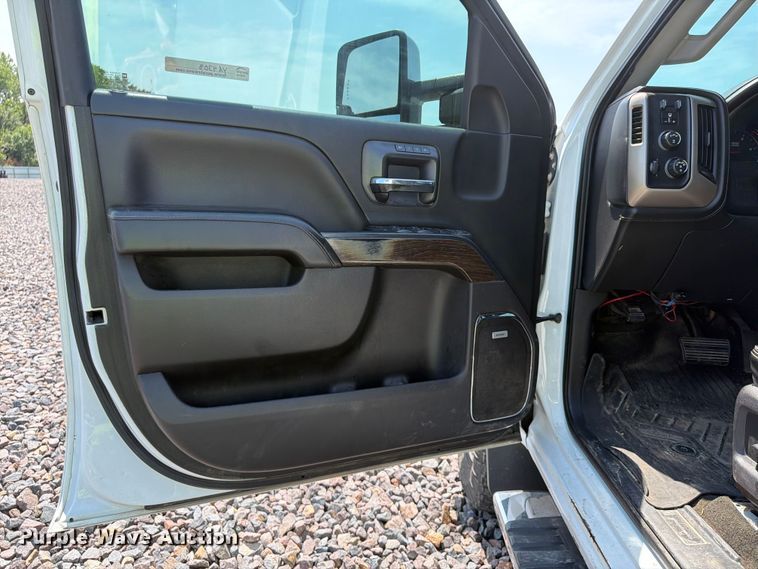 image for item YA4308 2017 GMC Sierra 3500HD Denali Crew Cab pickup truck