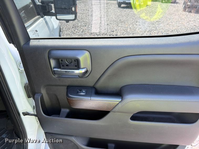 image for item YA4308 2017 GMC Sierra 3500HD Denali Crew Cab pickup truck