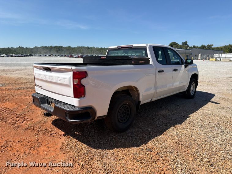 image for item YA4529 2022 Chevrolet Silverado 1500 Crew Cab pickup truck
