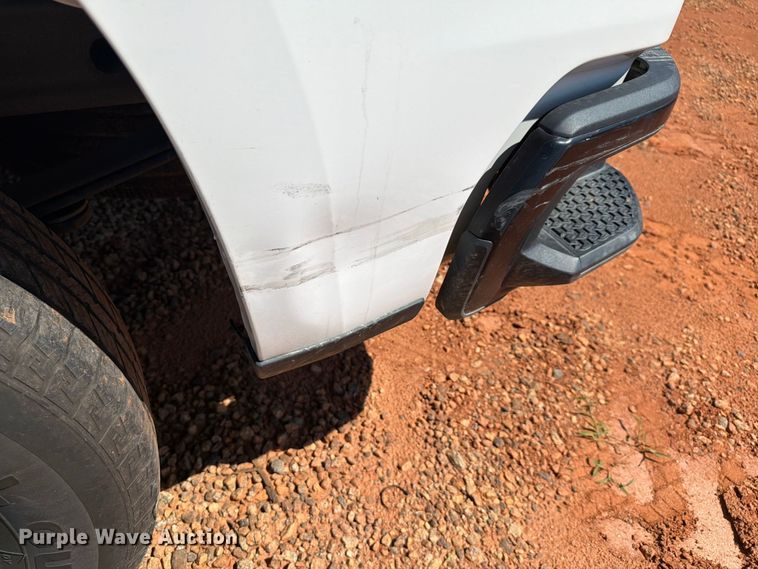 image for item YA4529 2022 Chevrolet Silverado 1500 Crew Cab pickup truck