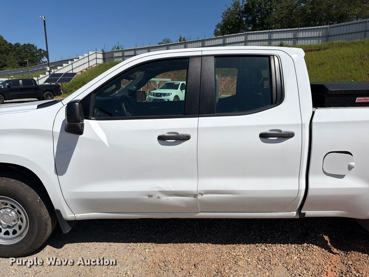 image for item YA4529 2022 Chevrolet Silverado 1500 Crew Cab pickup truck
