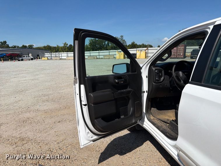 image for item YA4529 2022 Chevrolet Silverado 1500 Crew Cab pickup truck