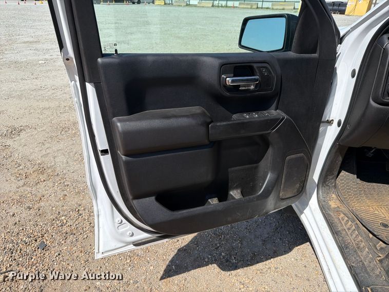 image for item YA4529 2022 Chevrolet Silverado 1500 Crew Cab pickup truck