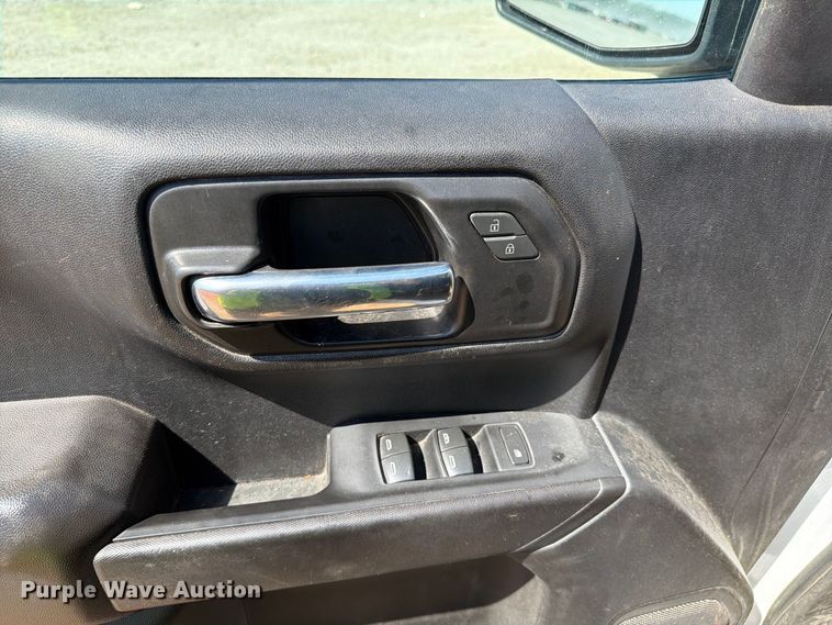 image for item YA4529 2022 Chevrolet Silverado 1500 Crew Cab pickup truck