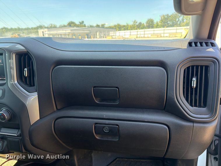 image for item YA4529 2022 Chevrolet Silverado 1500 Crew Cab pickup truck