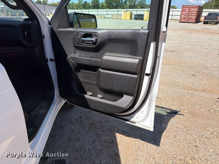 image for item YA4529 2022 Chevrolet Silverado 1500 Crew Cab pickup truck