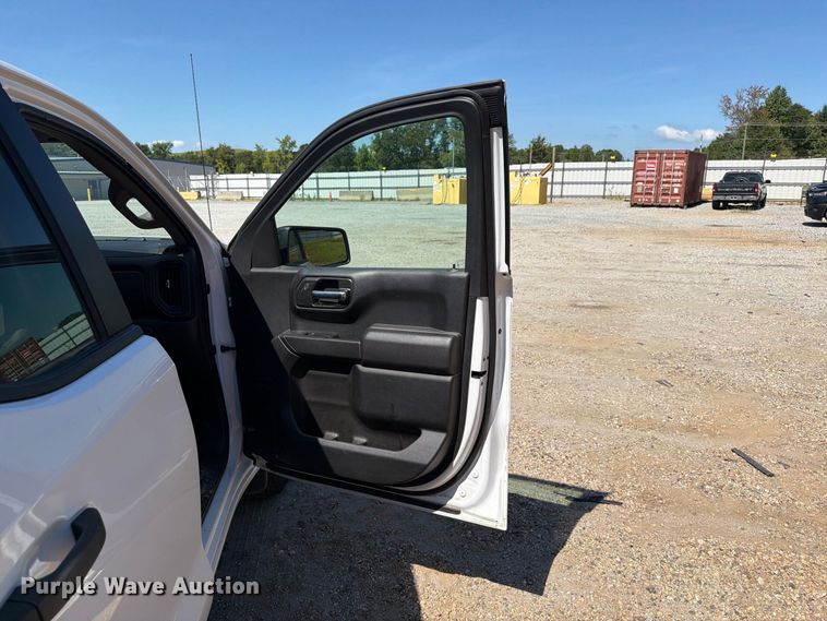 image for item YA4529 2022 Chevrolet Silverado 1500 Crew Cab pickup truck