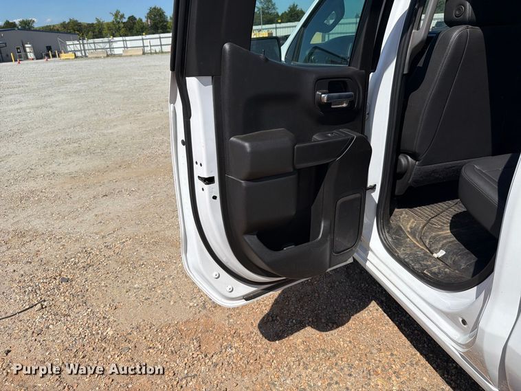 image for item YA4529 2022 Chevrolet Silverado 1500 Crew Cab pickup truck
