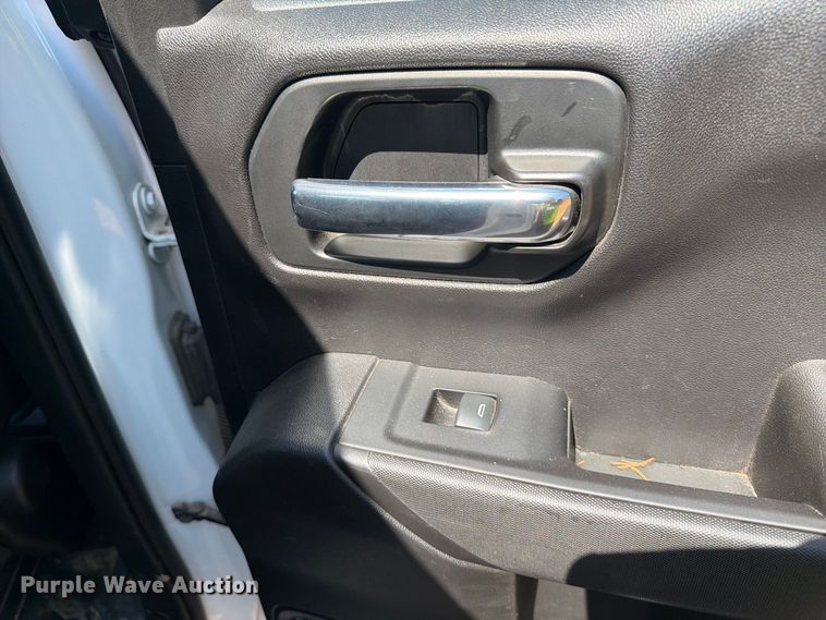 image for item YA4529 2022 Chevrolet Silverado 1500 Crew Cab pickup truck