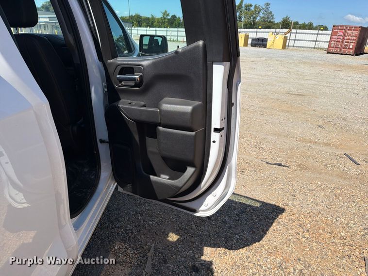 image for item YA4529 2022 Chevrolet Silverado 1500 Crew Cab pickup truck