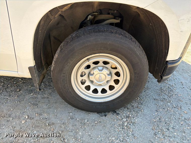 image for item YA4529 2022 Chevrolet Silverado 1500 Crew Cab pickup truck