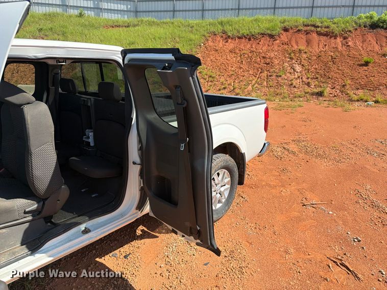 image for item YA4530 2020 Nissan Frontier Ext. Cab pickup truck