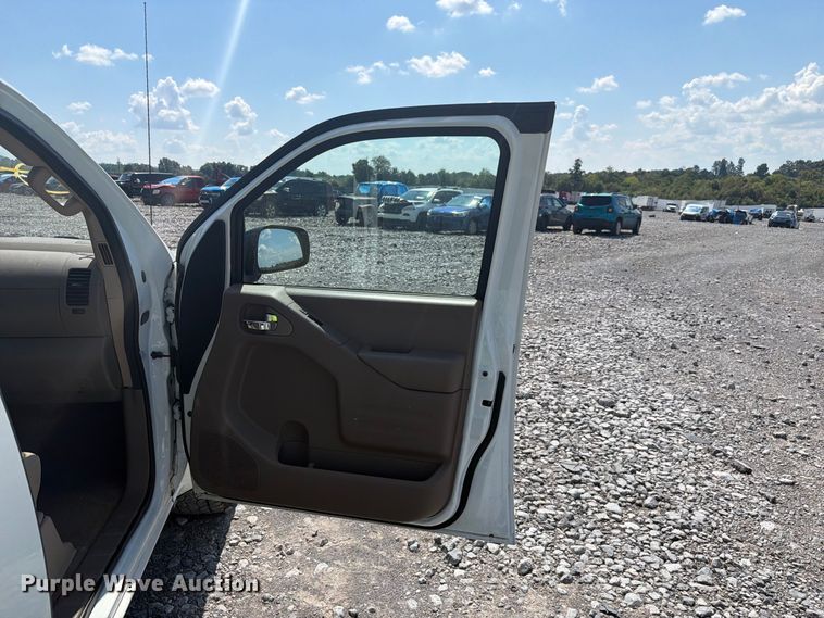 image for item YA4531 2016 Nissan Frontier Ext. Cab pickup truck