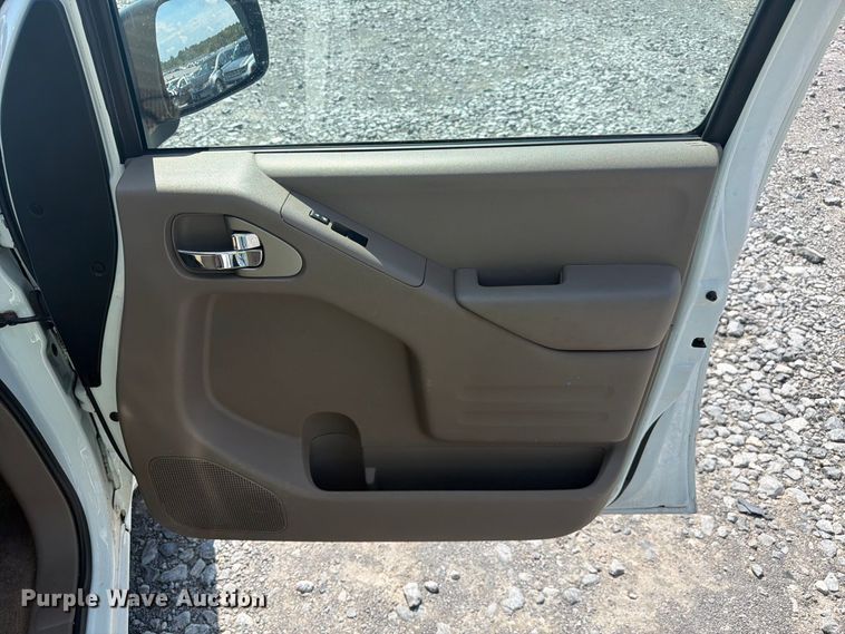 image for item YA4531 2016 Nissan Frontier Ext. Cab pickup truck