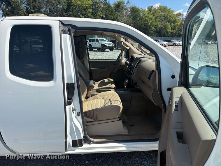 image for item YA4531 2016 Nissan Frontier Ext. Cab pickup truck