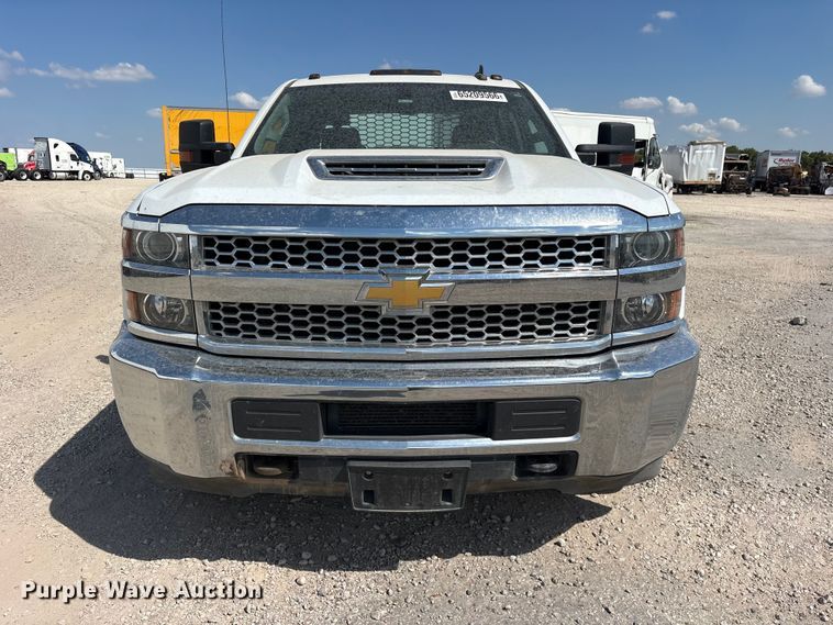 image for item YA4623 2019 Chevrolet Silverado 3500HD Crew Cab flatbed pickup truck