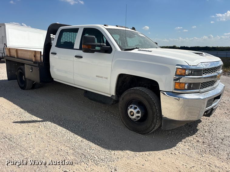 image for item YA4623 2019 Chevrolet Silverado 3500HD Crew Cab flatbed pickup truck