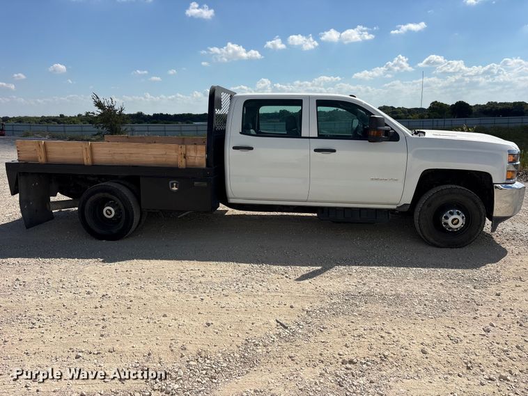 image for item YA4623 2019 Chevrolet Silverado 3500HD Crew Cab flatbed pickup truck