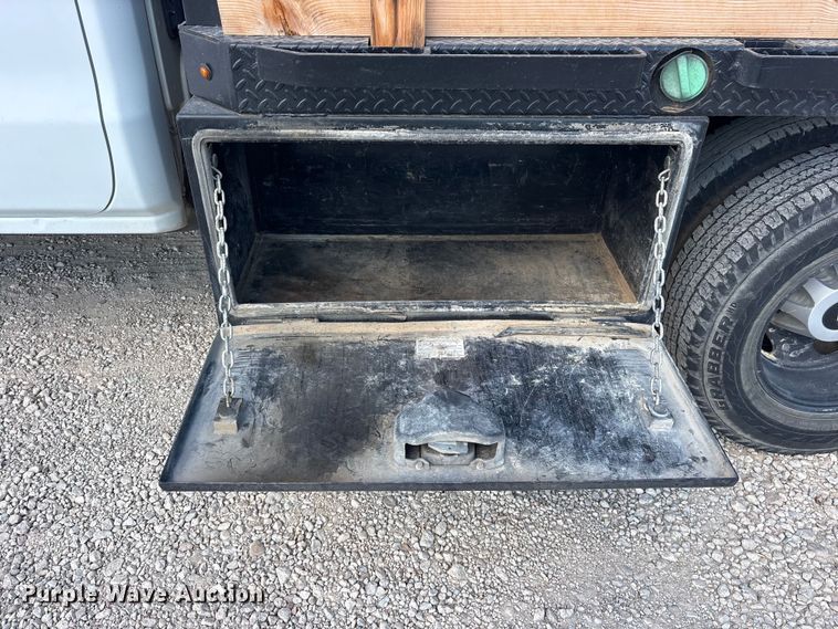 image for item YA4623 2019 Chevrolet Silverado 3500HD Crew Cab flatbed pickup truck