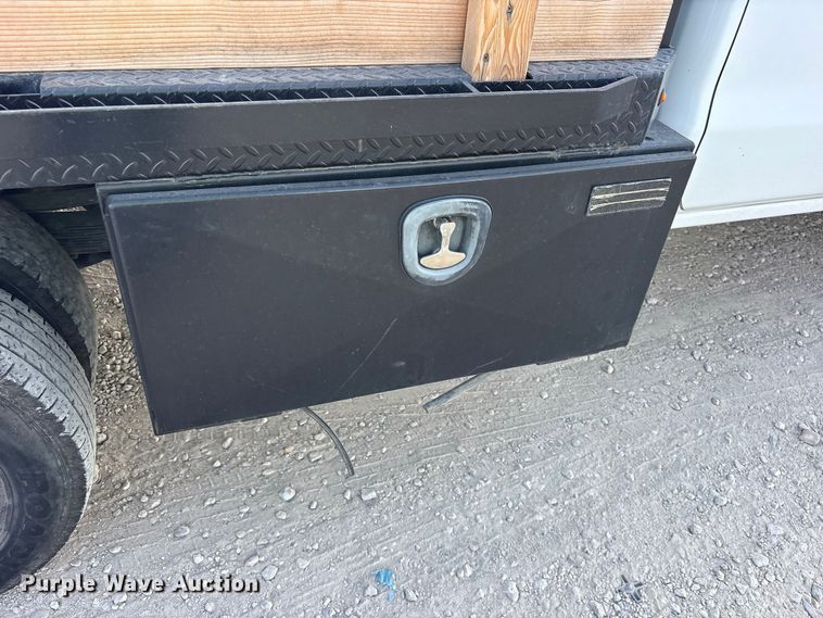 image for item YA4623 2019 Chevrolet Silverado 3500HD Crew Cab flatbed pickup truck