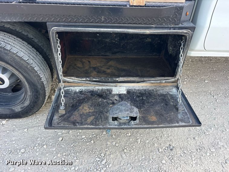 image for item YA4623 2019 Chevrolet Silverado 3500HD Crew Cab flatbed pickup truck