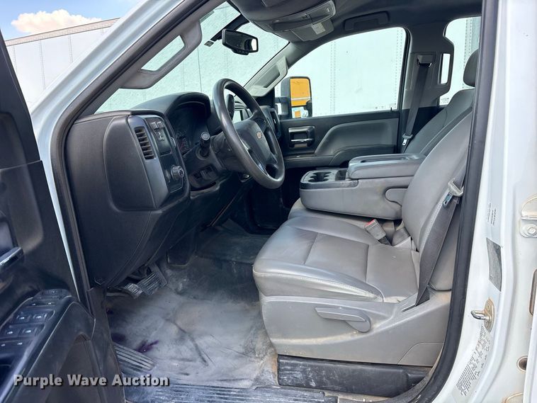 image for item YA4623 2019 Chevrolet Silverado 3500HD Crew Cab flatbed pickup truck