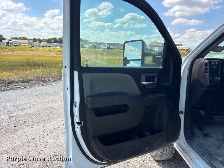 image for item YA4623 2019 Chevrolet Silverado 3500HD Crew Cab flatbed pickup truck