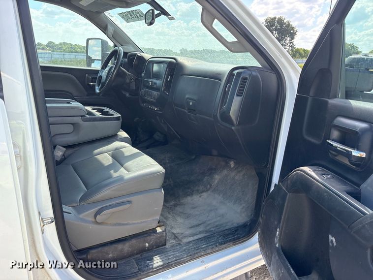 image for item YA4623 2019 Chevrolet Silverado 3500HD Crew Cab flatbed pickup truck