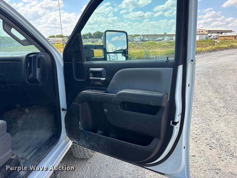 image for item YA4623 2019 Chevrolet Silverado 3500HD Crew Cab flatbed pickup truck