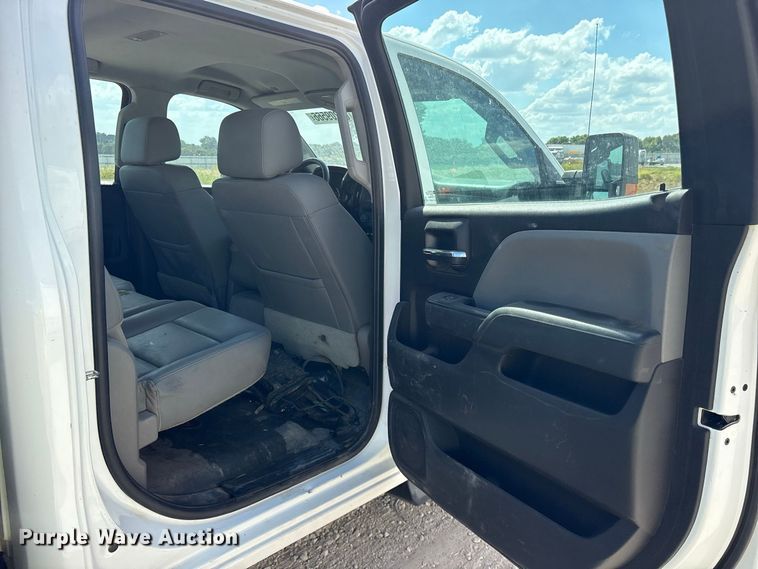 image for item YA4623 2019 Chevrolet Silverado 3500HD Crew Cab flatbed pickup truck
