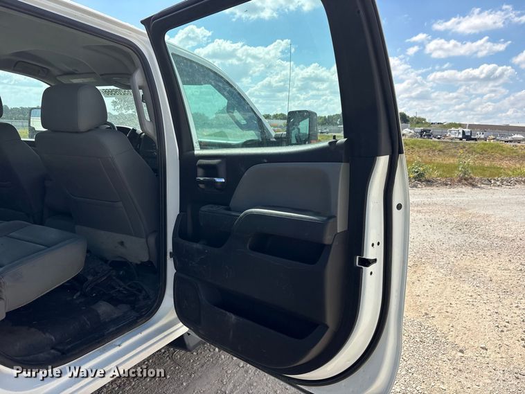 image for item YA4623 2019 Chevrolet Silverado 3500HD Crew Cab flatbed pickup truck