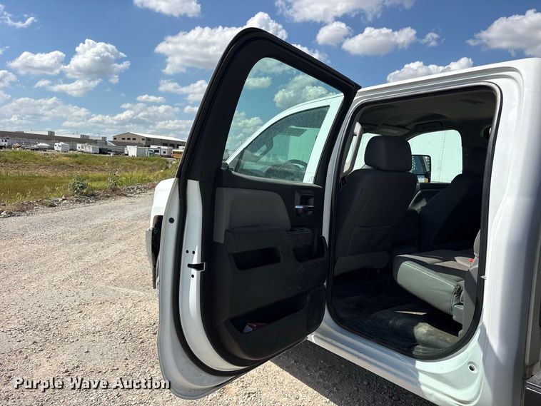 image for item YA4623 2019 Chevrolet Silverado 3500HD Crew Cab flatbed pickup truck